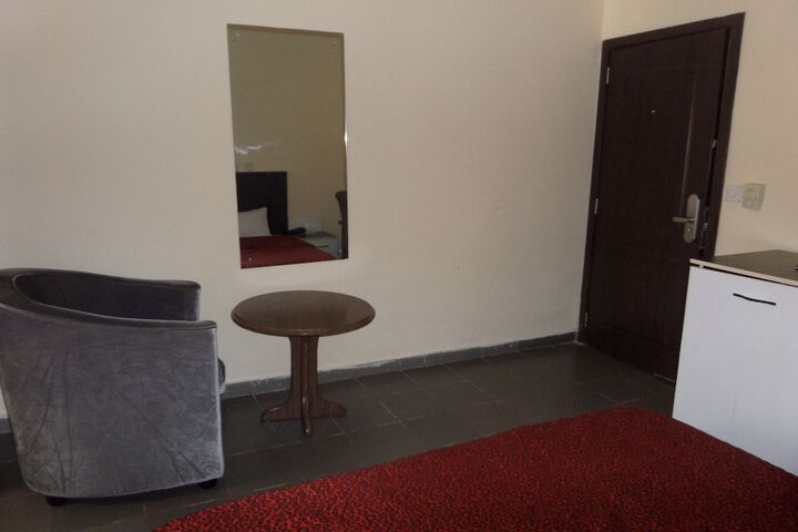 Room 7 of 39