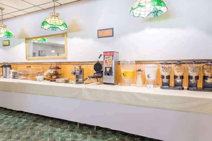 Dining 11 of 27