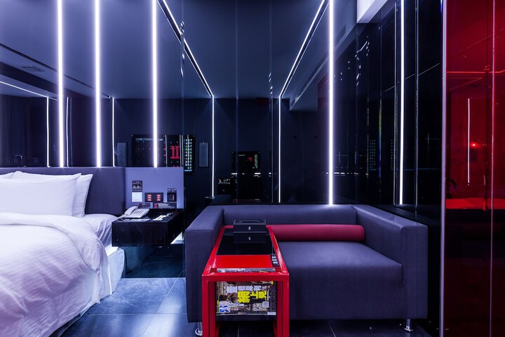 Room 3 of 99