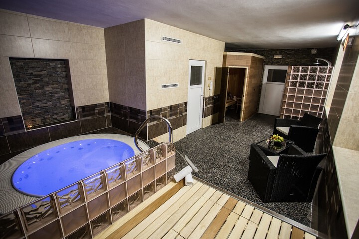 Spa 28 of 49