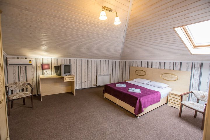 Room 13 of 64