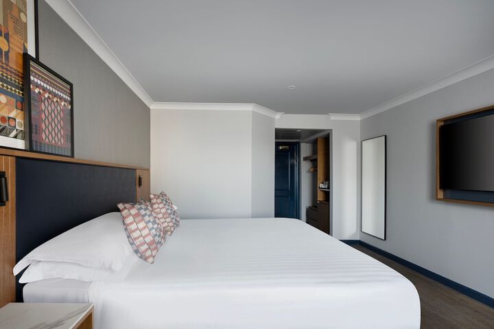 Room 6 of 101