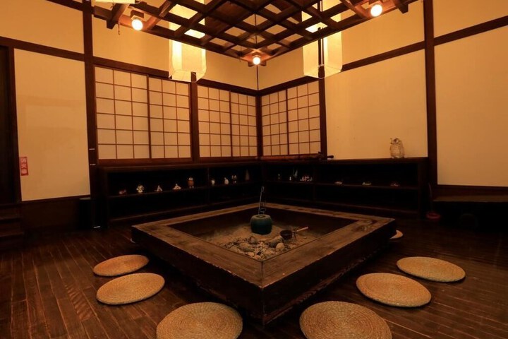 Dining 9 of 13