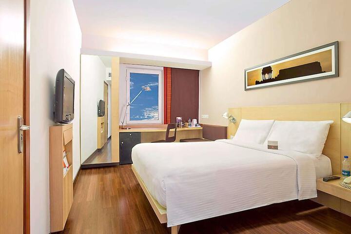 Room 25 of 74