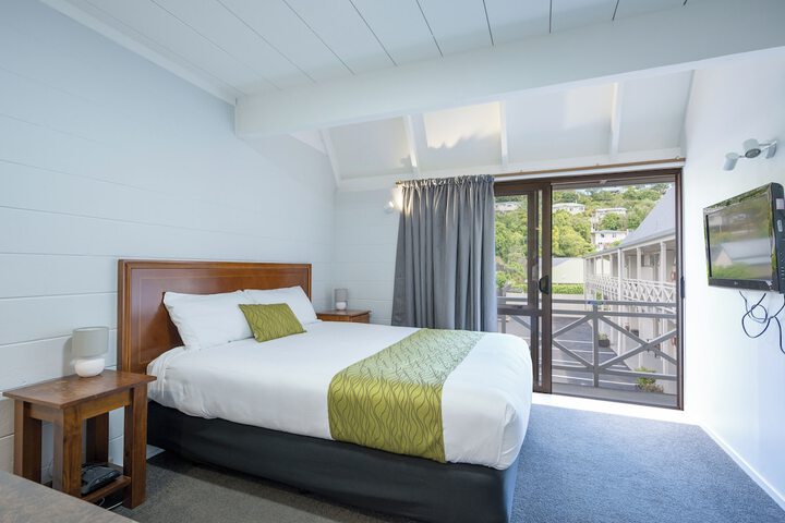 Admirals Motor Inn