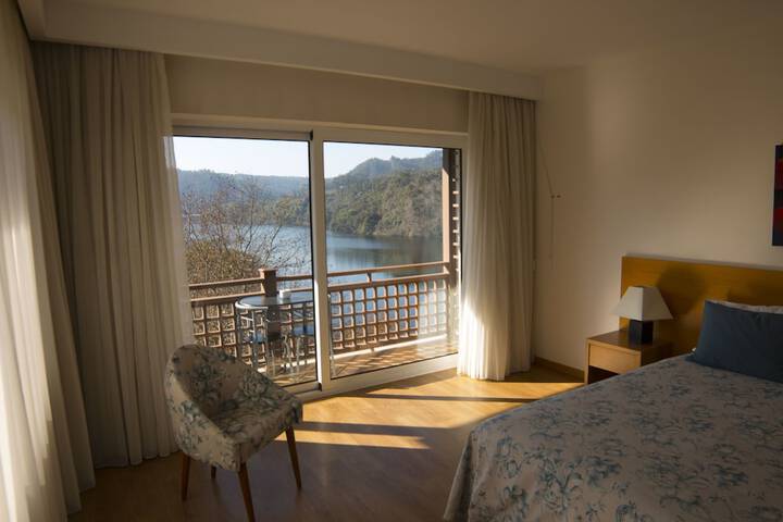 Room 4 of 79