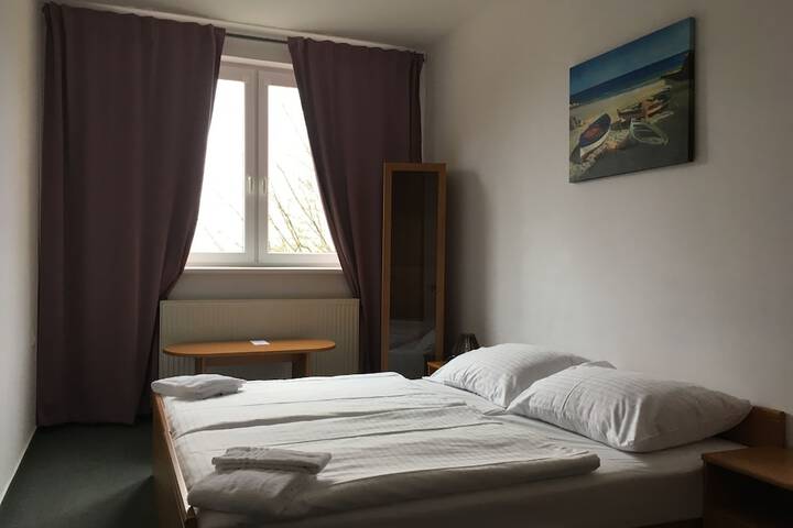 Room 14 of 106