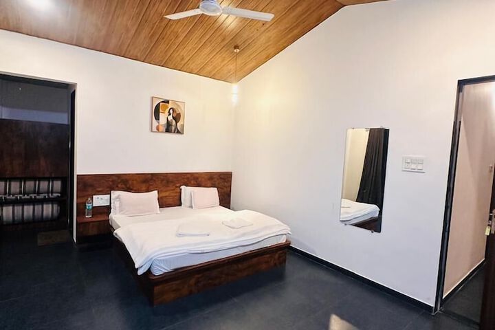 Room 15 of 34