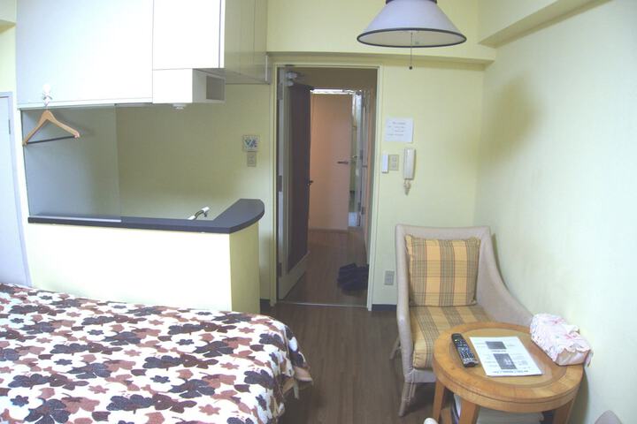 Room 8 of 100