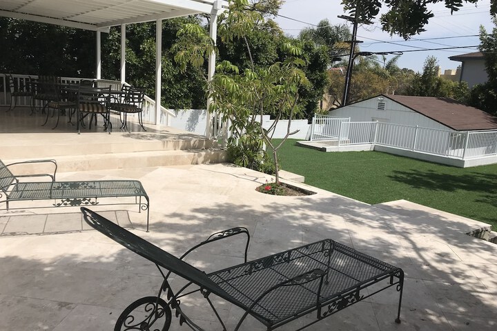 Hotel Exterior 25 of 27