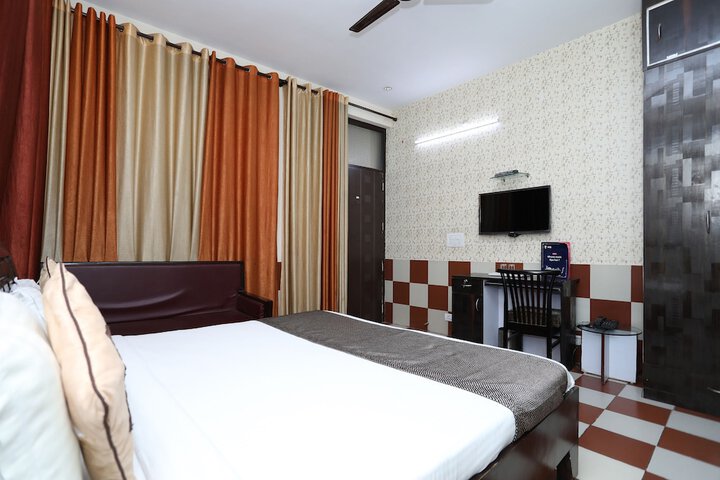 Room 8 of 19