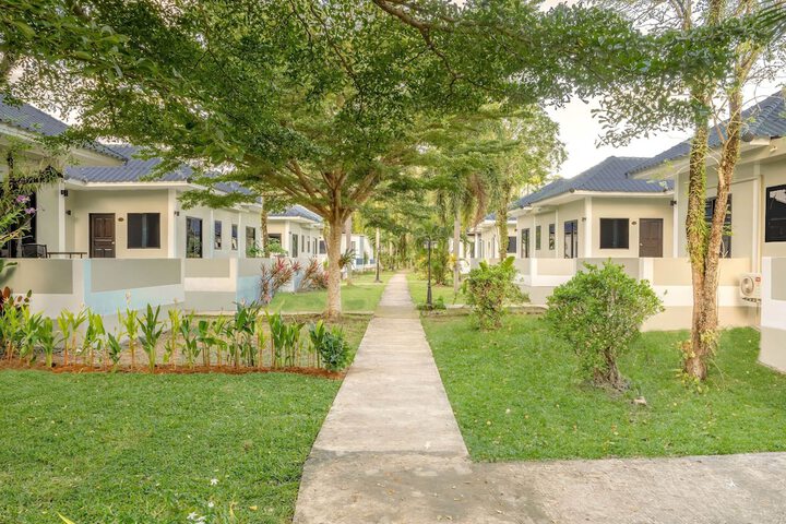 Hotel Exterior 44 of 51