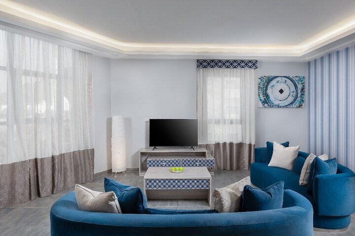 Room 10 of 12