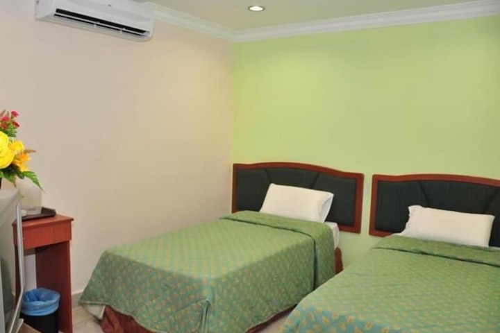 Room 10 of 12