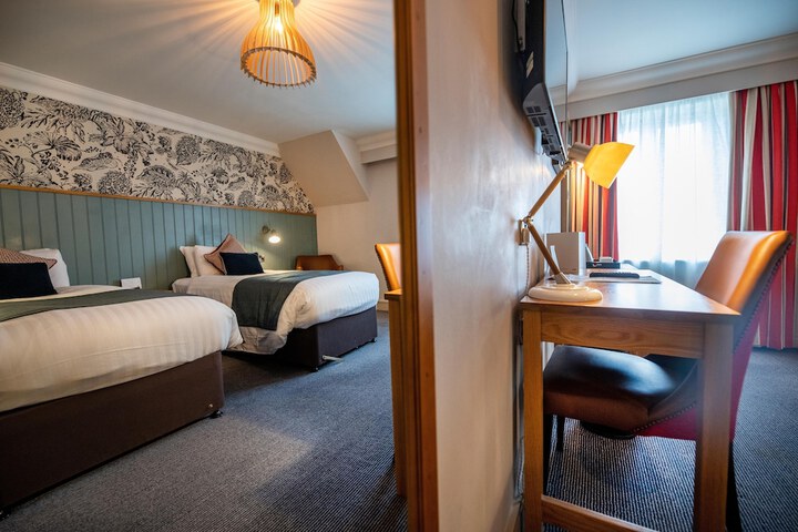 Room 6 of 94