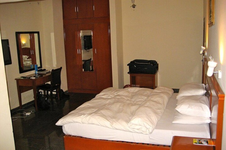 Room 4 of 13