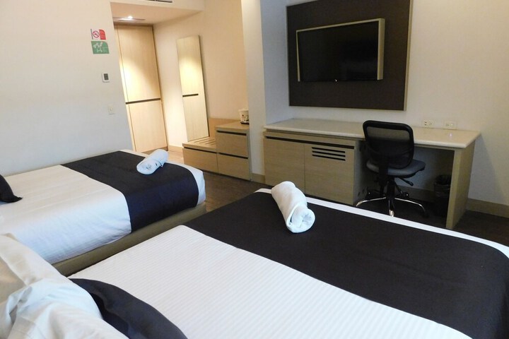 Room 43 of 69
