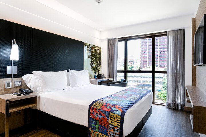 Room 9 of 48
