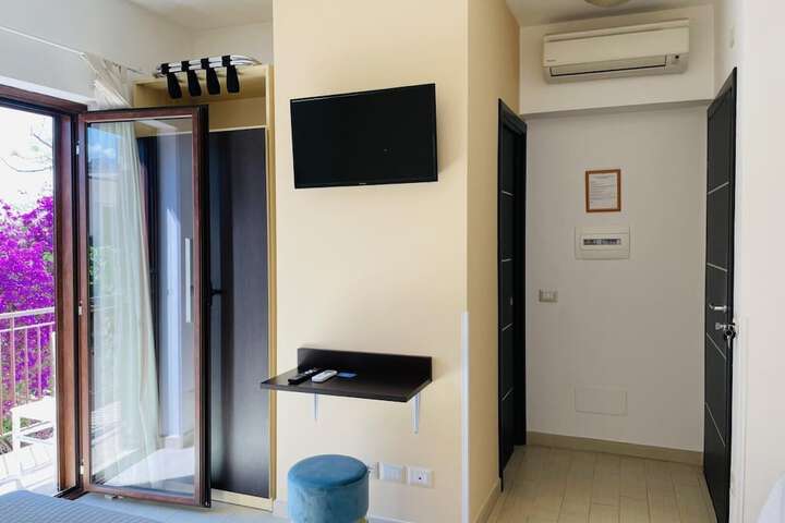 Room 15 of 29
