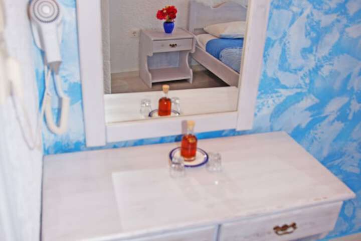 Room 7 of 65