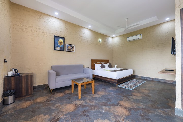 Room 9 of 74