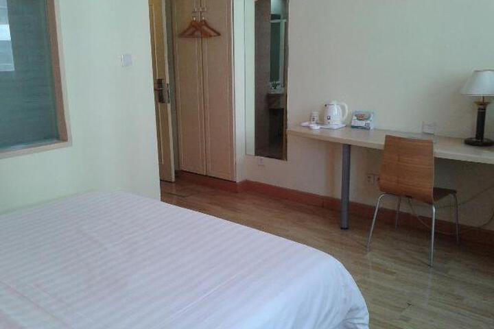 Room 2 of 7