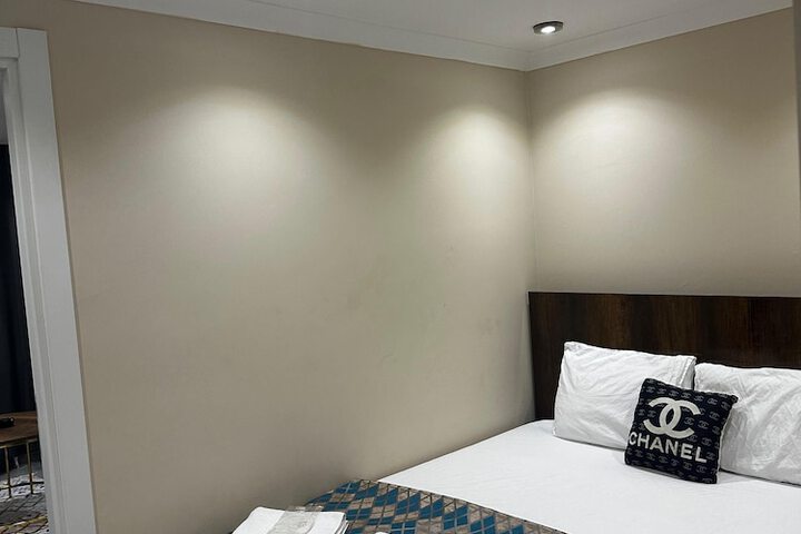 Room 15 of 40