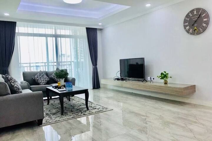 Room 2 of 5
