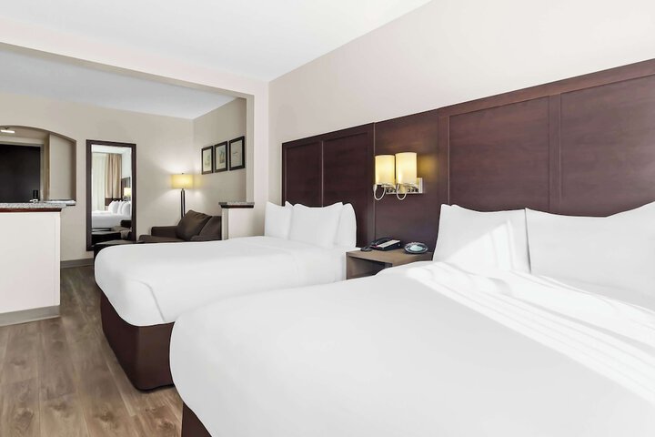 1 Double Bed Suite Accessible (13 of 15)