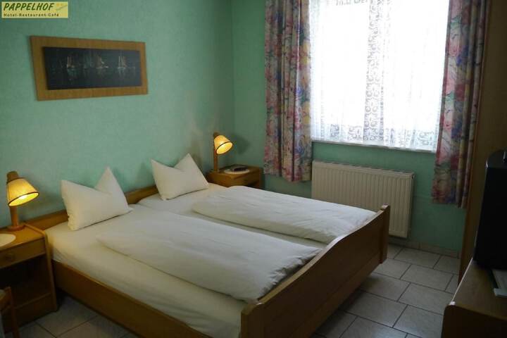 Room 6 of 15