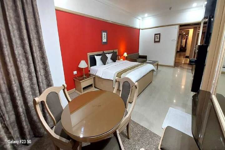 Room 29 of 77