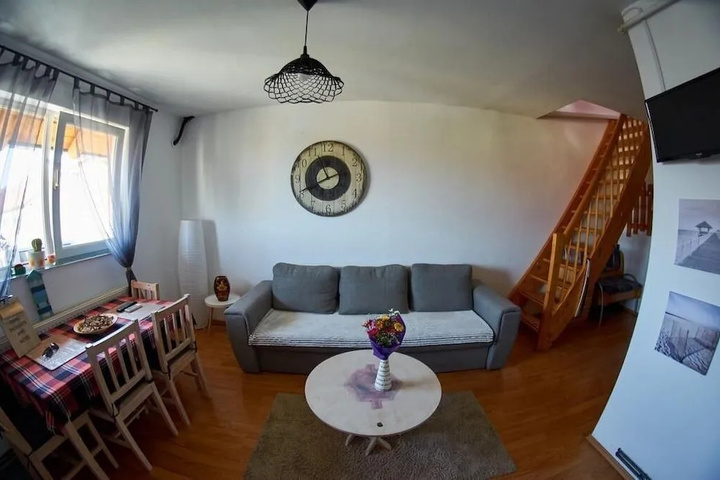 Room 5 of 15