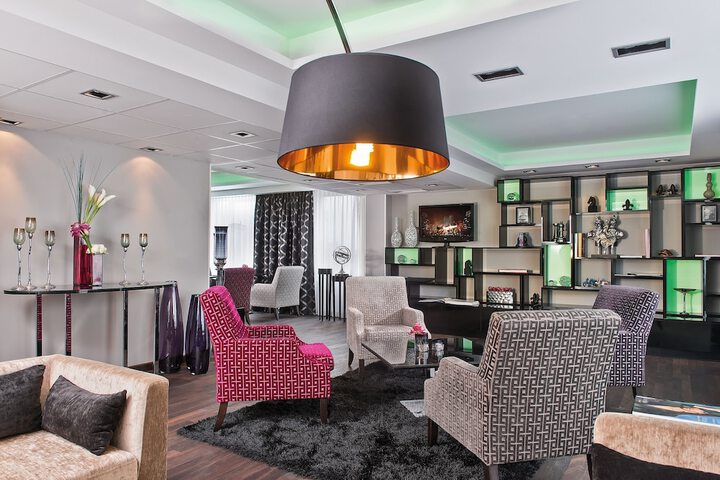 Lounge 168 of 173