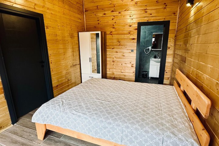 Room 21 of 33