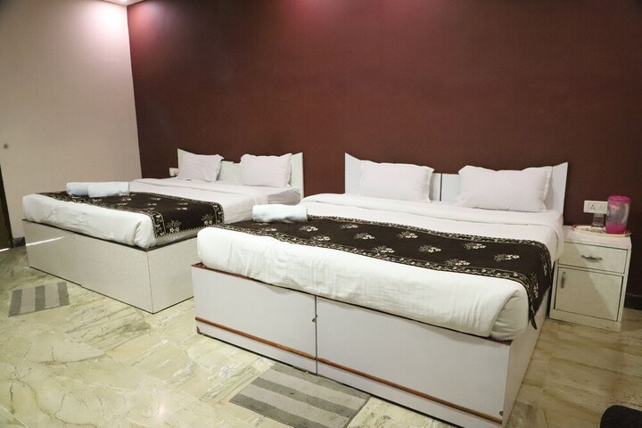 Room 28 of 40