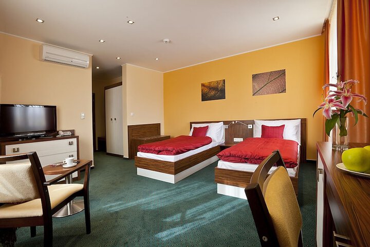 Room 6 of 46