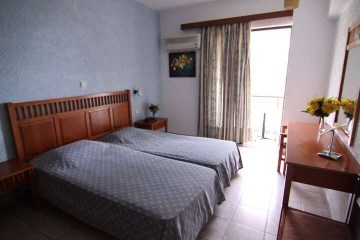 Room 6 of 45
