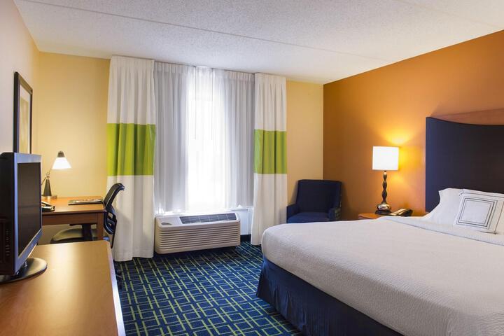 1 King Bed (3 of 11)