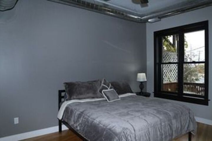 Room 10 of 32