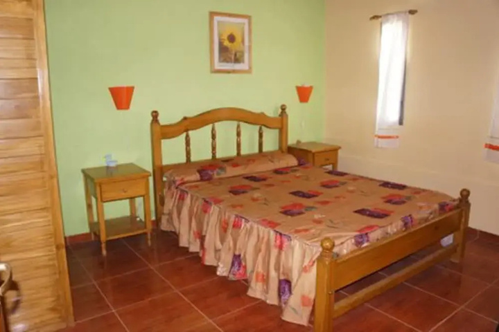 Room 5 of 16
