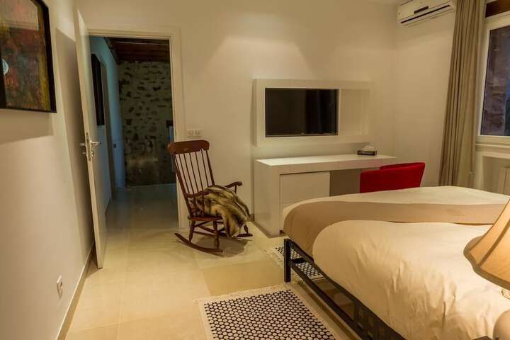 Room 13 of 66