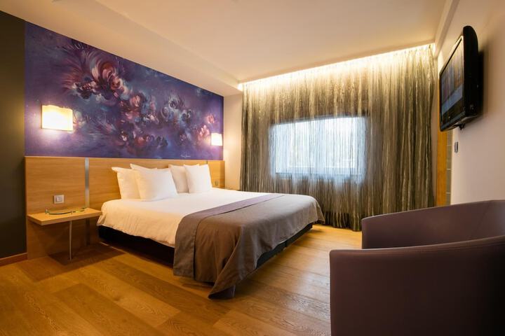 Room 4 of 27