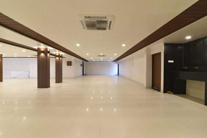 Ballroom/Hall 35 of 43