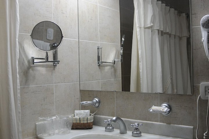 Room 9 of 23