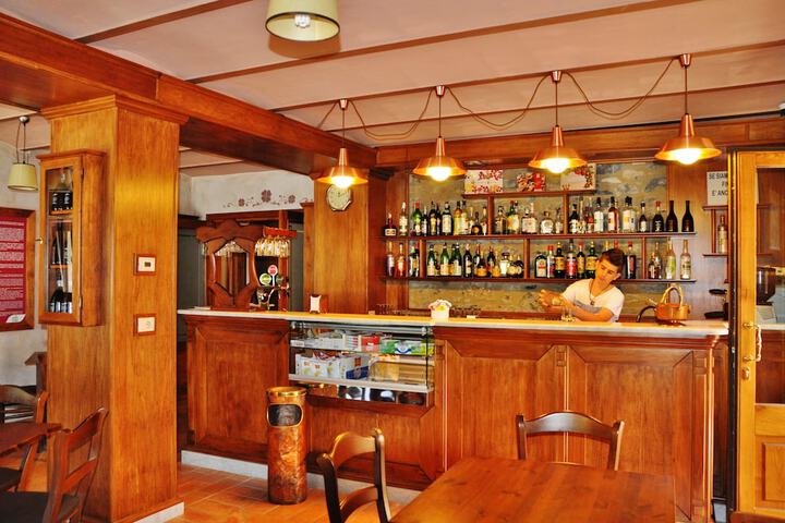 Lounge 105 of 148