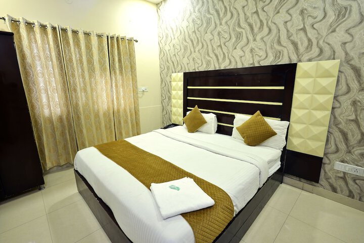 Room 25 of 128