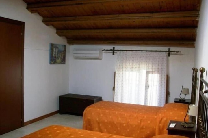 Room 10 of 43