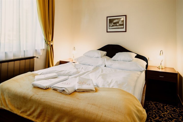 Room 2 of 47