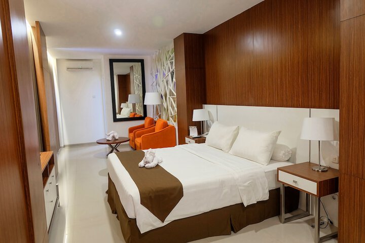 Room 13 of 37