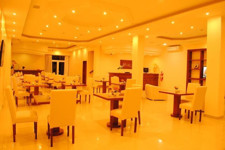 Dining 9 of 30